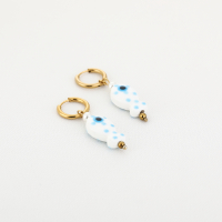 Bedel Oorbel Met Wit Visje Stainless Steel